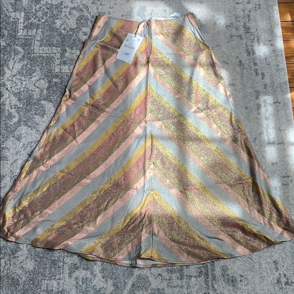NWT ZARA METALLIC SKIRT - SIZE M